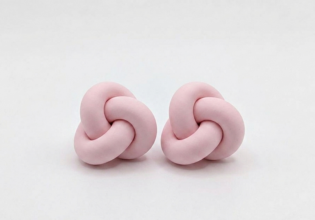 Clay knots