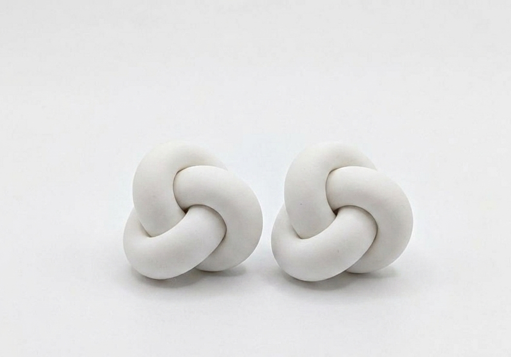 Clay knots