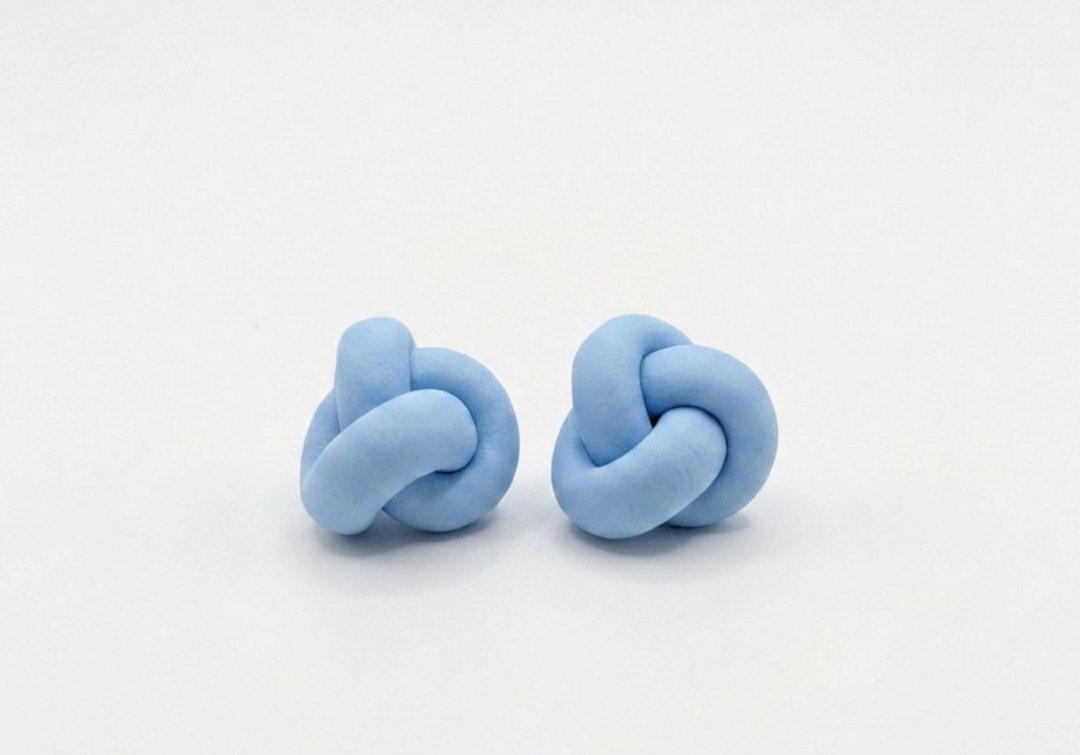 Clay knots