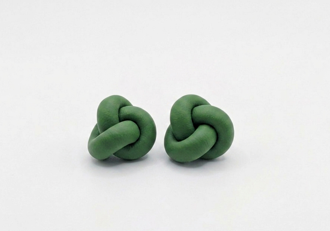 Clay knots